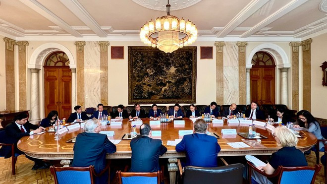 La delegación vietnamita y la Fiscalía Suprema de Hungría. (Foto: VNA) La delegación vietnamita y la Fiscalía Suprema de Hungría. (Foto: VNA)