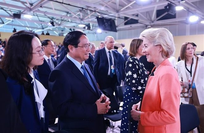 El primer ministro de Vietnam, Pham Minh Chinh, y la presidenta de la Comisión Europea (CE), Ursula von der Leyen. (Foto: VNA) El primer ministro de Vietnam, Pham Minh Chinh, y la presidenta de la Comisión Europea (CE), Ursula von der Leyen. (Foto: VNA)