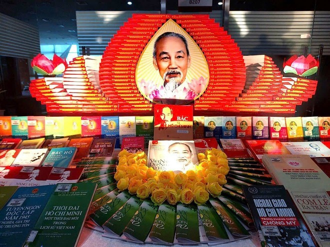 Espacio para exhibir libros sobre el presidente Ho Chi Minh en la conferencia. (Foto: VNA) Espacio para exhibir libros sobre el presidente Ho Chi Minh en la conferencia. (Foto: VNA)