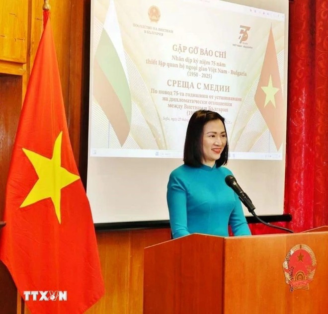 La embajadora de Vietnam en Bulgaria, Nguyen Thi Minh Nguyet, habla en el evento. (Foto: VNA) La embajadora de Vietnam en Bulgaria, Nguyen Thi Minh Nguyet, habla en el evento. (Foto: VNA)