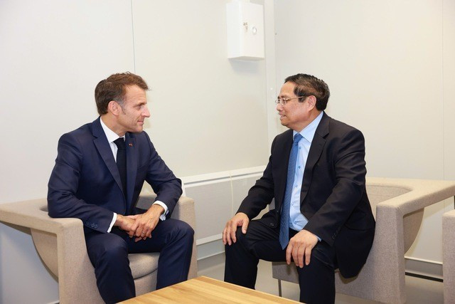 El primer ministro Pham Minh Chinh, sostiene una reunión con el presidente de Francia, Emmanuel Macron. (Foto: VNA) El primer ministro Pham Minh Chinh, sostiene una reunión con el presidente de Francia, Emmanuel Macron. (Foto: VNA)