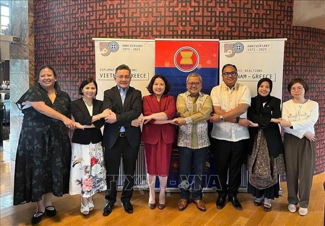 Embajadores de la Asean en la reunión. (Foto: VNA)