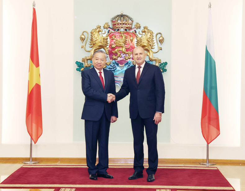 El secretario general del PCV, To Lam, y el presidente de Bulgaria, Rumen Radev, en el Palacio Presidencial. (Foto: Thong Nhat/VNA) El secretario general del PCV, To Lam, y el presidente de Bulgaria, Rumen Radev, en el Palacio Presidencial. (Foto: Thong Nhat/VNA)