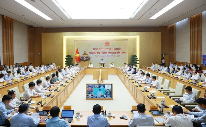 El primer ministro Pham Minh Chinh preside el evento. (Foto: VNA) El primer ministro Pham Minh Chinh preside el evento. (Foto: VNA)