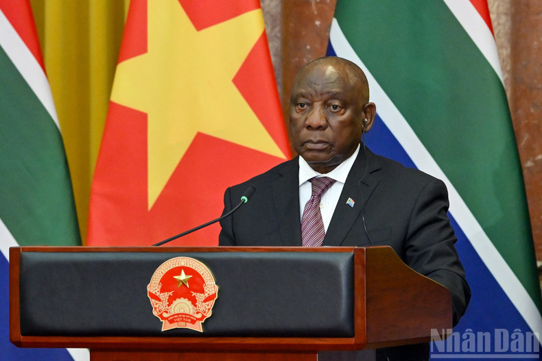 El presidente sudafricano Matamela Cyril Ramaphosa habla ante los medios de comunicación. El presidente sudafricano Matamela Cyril Ramaphosa habla ante los medios de comunicación.