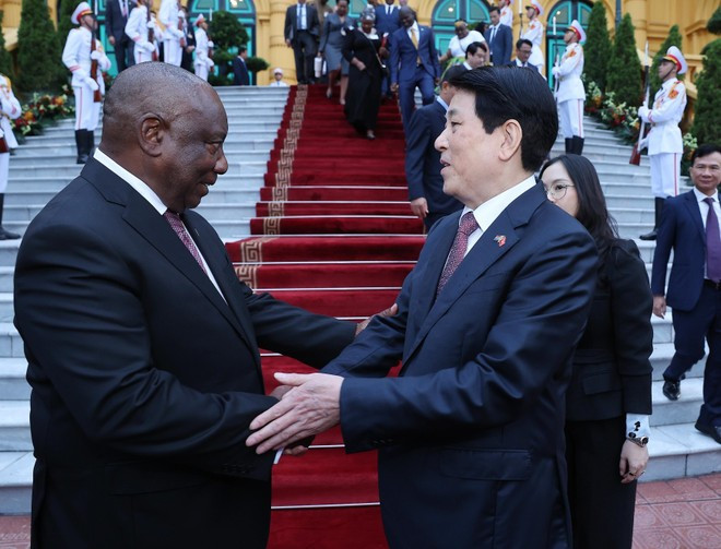 El presidente de Vietnam, Luong Cuong, y su homólogo sudafricano, Matamela Cyril Ramaphosa. (Foto: VNA) El presidente de Vietnam, Luong Cuong, y su homólogo sudafricano, Matamela Cyril Ramaphosa. (Foto: VNA)