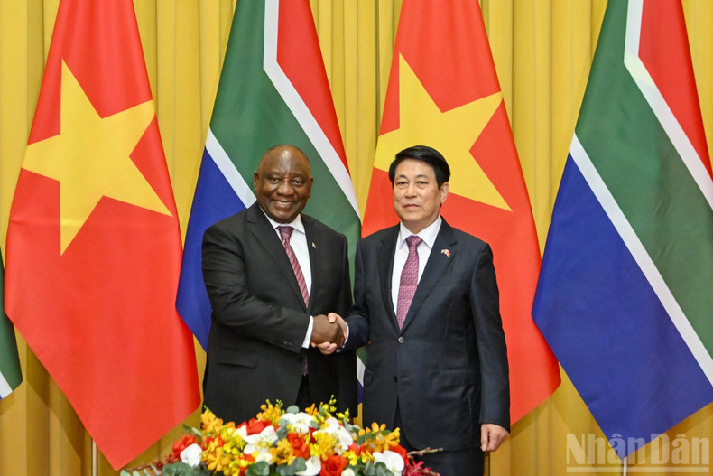 El presidente Luong Cuong y el presidente Matamela Cyril Ramaphosa. El presidente Luong Cuong y el presidente Matamela Cyril Ramaphosa.