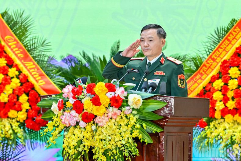 El mayor general Luong Van Kiem, comandante de la Región Militar 3, pronuncia un discurso. El mayor general Luong Van Kiem, comandante de la Región Militar 3, pronuncia un discurso.