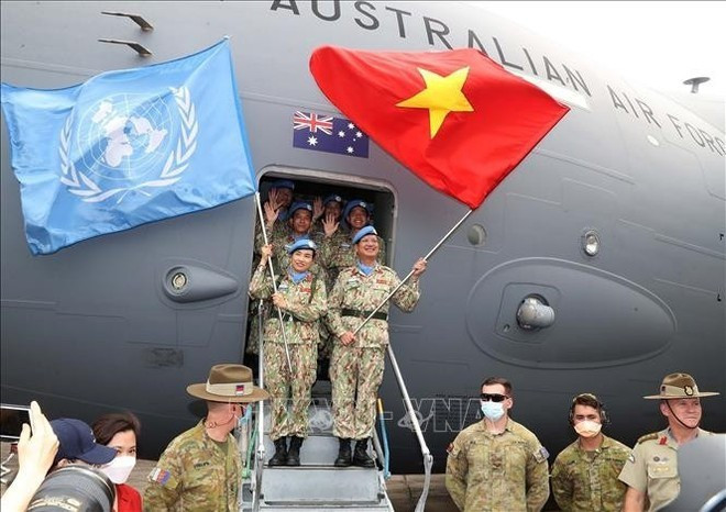 Las fuerzas de paz vietnamitas de la ONU se preparan para partir hacia las misiones. (Foto: VNA) Las fuerzas de paz vietnamitas de la ONU se preparan para partir hacia las misiones. (Foto: VNA)