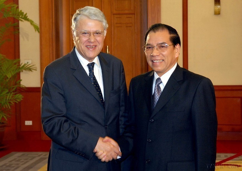 El secretario general del Partido Comunista de Vietnam, Nong Duc Manh, recibió al primer ministro marroquí, Abbas El Fassi, durante su visita oficial a Vietnam (Hanói, 24 de noviembre de 2008). (Foto: VNA) El secretario general del Partido Comunista de Vietnam, Nong Duc Manh, recibió al primer ministro marroquí, Abbas El Fassi, durante su visita oficial a Vietnam (Hanói, 24 de noviembre de 2008). (Foto: VNA)