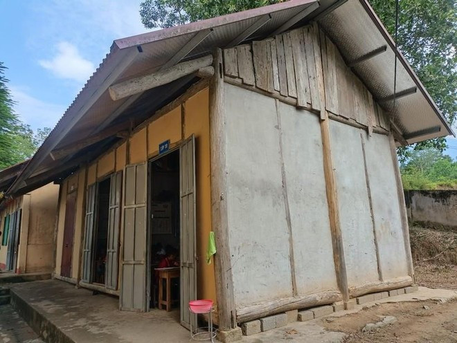Aula temporal en la escuela primaria de Nghia Tam, en la provincia de Yen Bai. (Foto: VNA) Aula temporal en la escuela primaria de Nghia Tam, en la provincia de Yen Bai. (Foto: VNA)