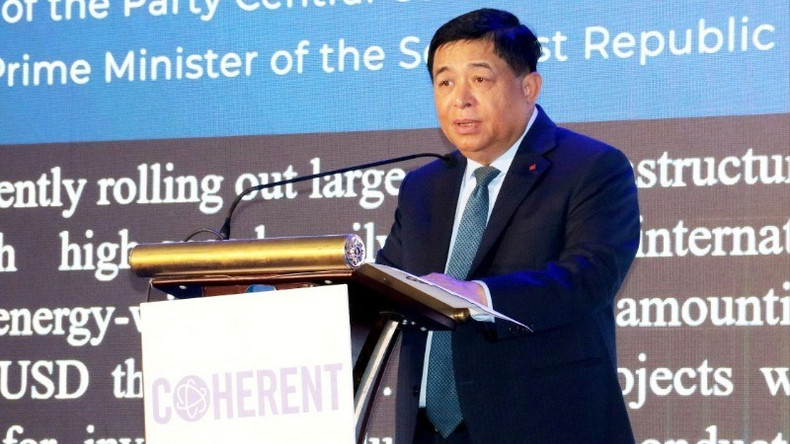 El viceprimer ministro vietnamita Nguyen Chi Dung habla en el evento. El viceprimer ministro vietnamita Nguyen Chi Dung habla en el evento.