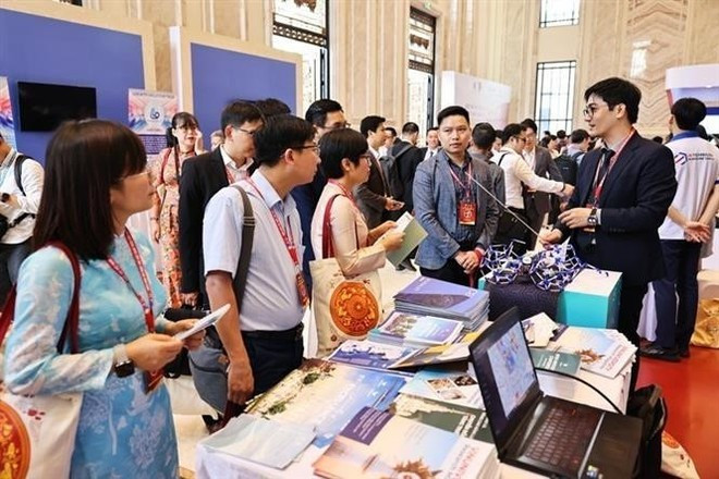 Pabellones de investigación de las delegaciones asistentes al VI Foro Global de Jóvenes Intelectuales Vietnamitas 2025. (Foto: VNA) Pabellones de investigación de las delegaciones asistentes al VI Foro Global de Jóvenes Intelectuales Vietnamitas 2025. (Foto: VNA)