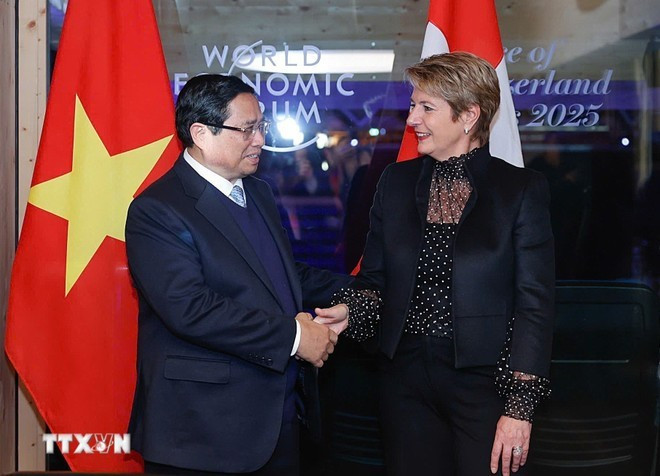 El primer ministro Pham Minh Chinh se reúne con la presidenta suiza Karin Keller-Sutter el 21 de enero de 2025. (Foto: VNA) El primer ministro Pham Minh Chinh se reúne con la presidenta suiza Karin Keller-Sutter el 21 de enero de 2025. (Foto: VNA)
