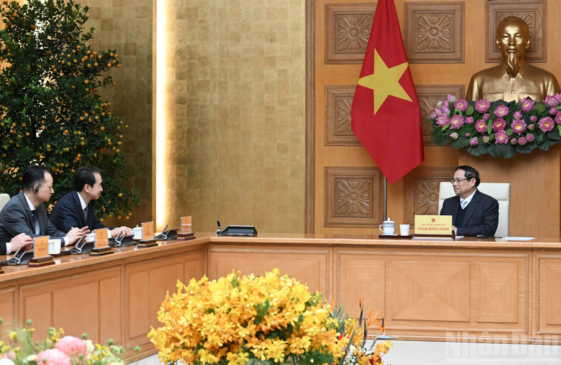 El primer ministro Pham Minh Chinh interviene en el encuentro.