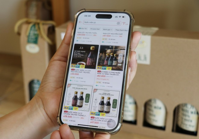 Otra dirección importante es el desarrollo del comercio electrónico transfronterizo. (Foto: VNA)
