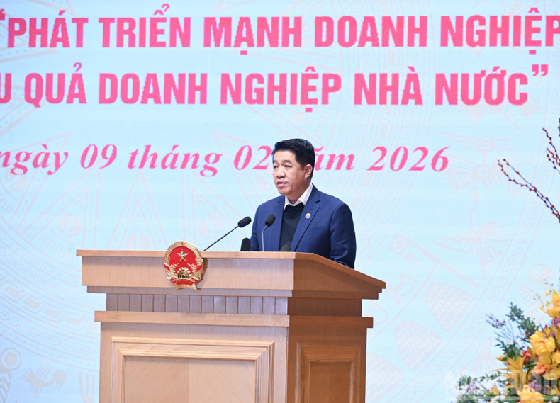 El presidente del Consejo de Administración y director general del Grupo Hung Nhon interviene en el acto.