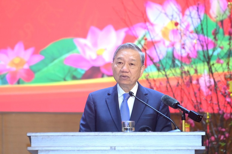 El secretario general del Partido Comunista de Vietnam, To Lam, habla en la cita. (Foto: Nhan Dan)