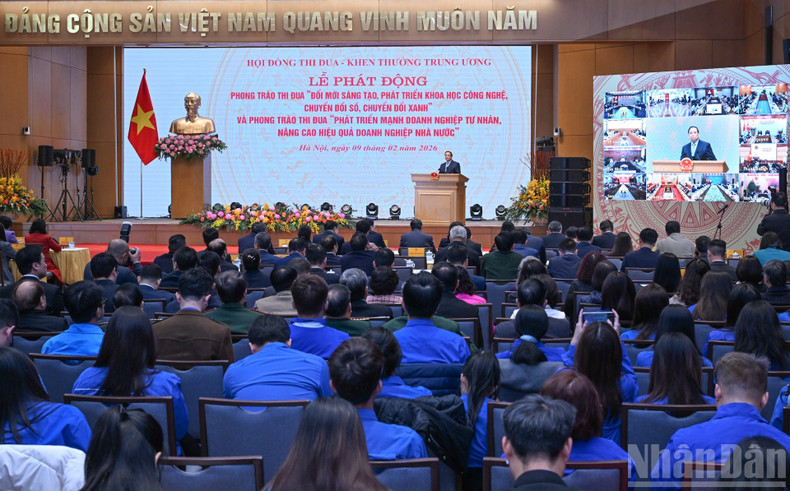 La ceremonia se transmite en directo a las provincias y ciudades de todo el país.