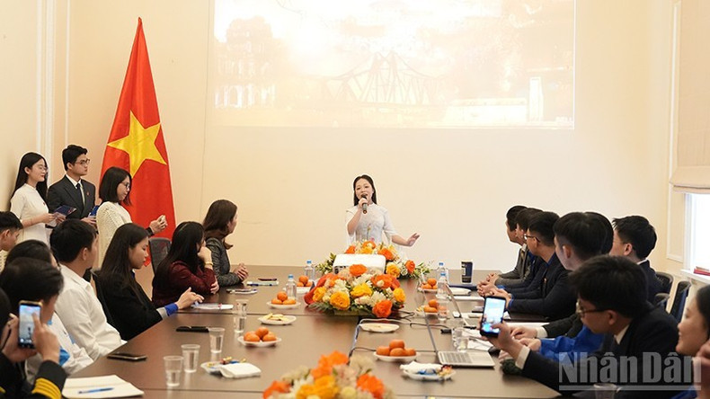 Actuación artística en el evento.