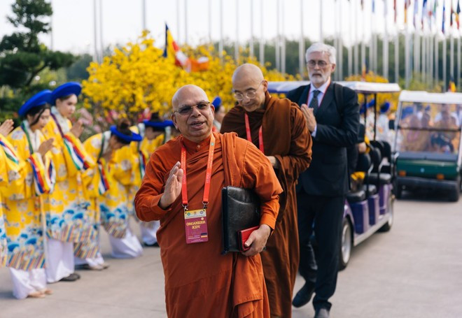 Delegados extranjeros participan en Día de Vesak en Vietnam. (Foto: VNA)