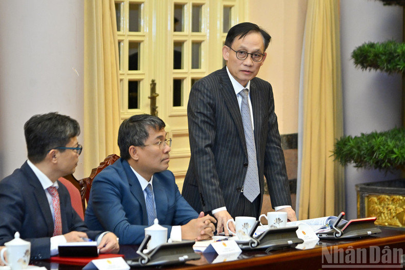 El ministro de Relaciones Exteriores, Le Hoai Trung, interviene en la ceremonia.