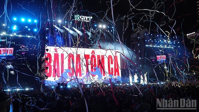 Hozo crea un vibrante ambiente festivo en Ciudad Ho Chi Minh durante los últimos días del año (Foto: nhandan.vn)