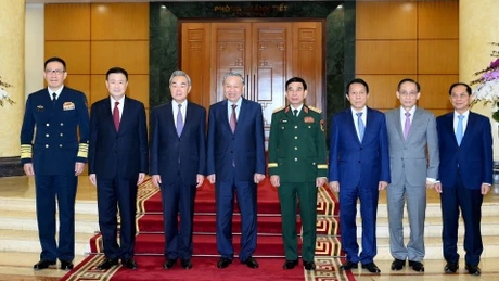 [Foto] Dirigente partidista vietnamita recibe a ministros de Relaciones Exteriores, Defensa y Seguridad Pública de China 