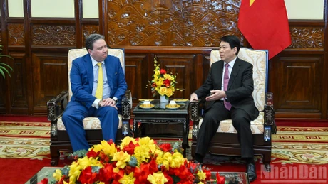 El presidente de Vietnam, Luong Cuong, y embajador de Estados Unidos en Hanói, Marc Knapper