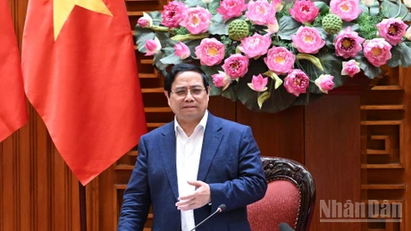 El primer ministro de Vietnam, Pham Minh Chinh, dirige la reunión. (Foto: Nhan Dan)