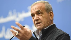El presidente de Irán, Masoud Pezeshkian, asiste a una rueda de prensa en Teherán, Irán, el 16 de septiembre de 2024. (Foto: Xinhua)
