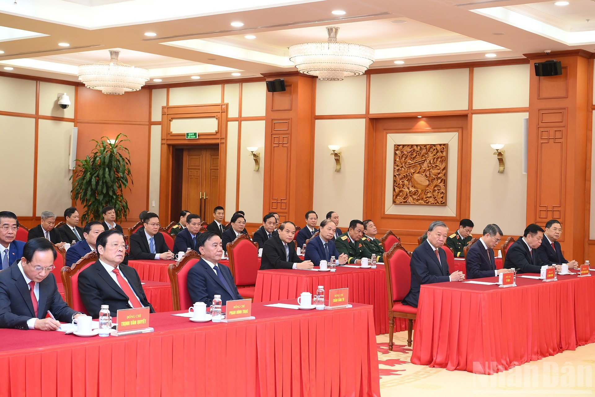 El secretario general del PCV, To Lam, y otros dirigentes del Partido y el Estado en el acto.