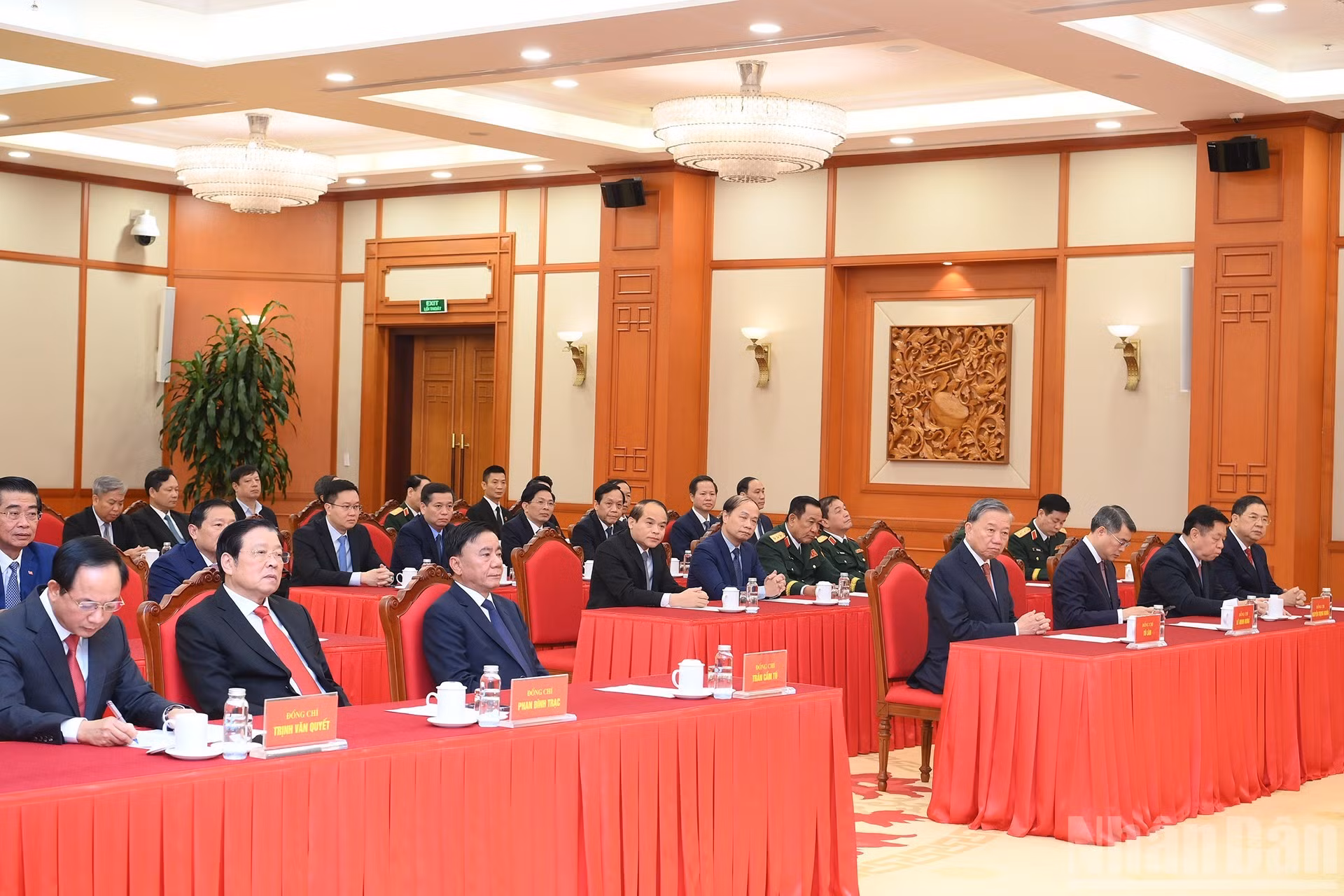 El secretario general del PCV, To Lam, y otros dirigentes del Partido y el Estado en el acto.