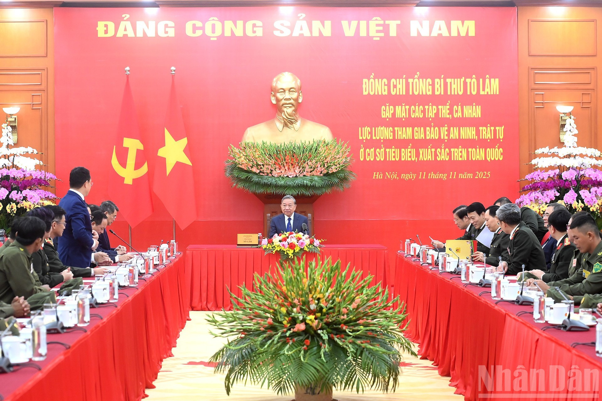 El secretario general del Partido Comunista de Vietnam, To Lam, preside la reunión.