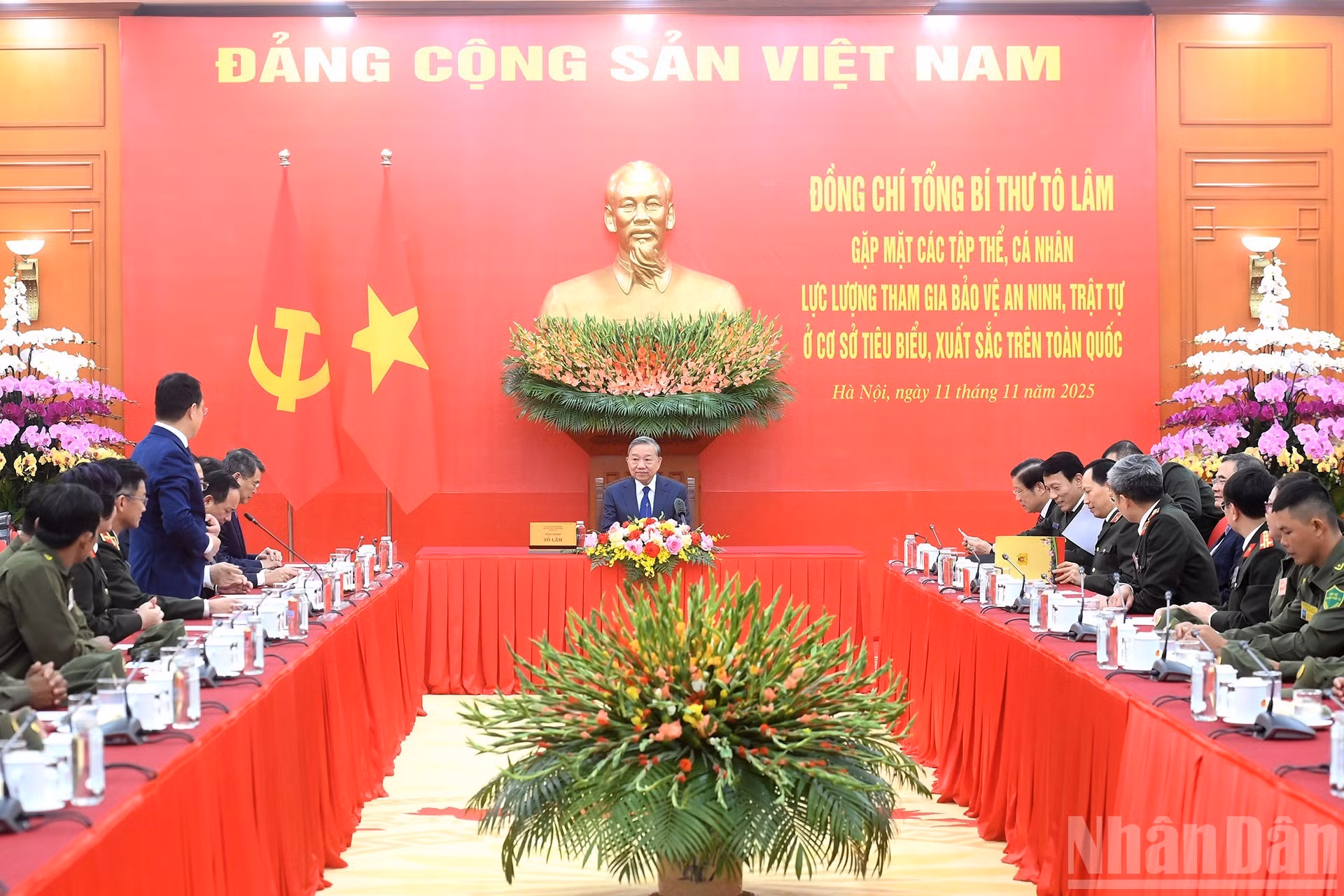 El secretario general del Partido Comunista de Vietnam, To Lam, preside la reunión.