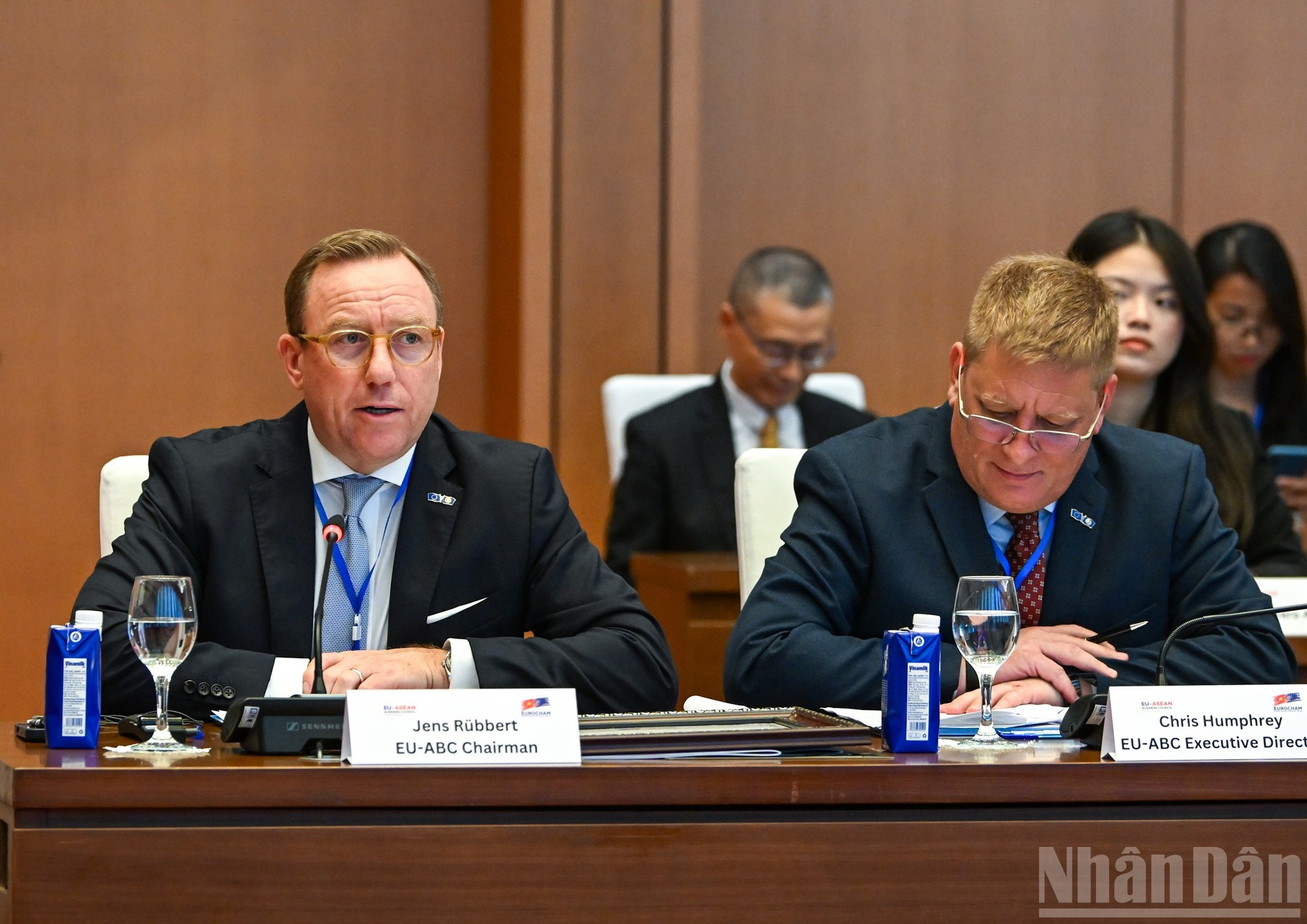 El presidente del Consejo Empresarial UE-Asean, Jens Rübbert, interviene en la reunión.