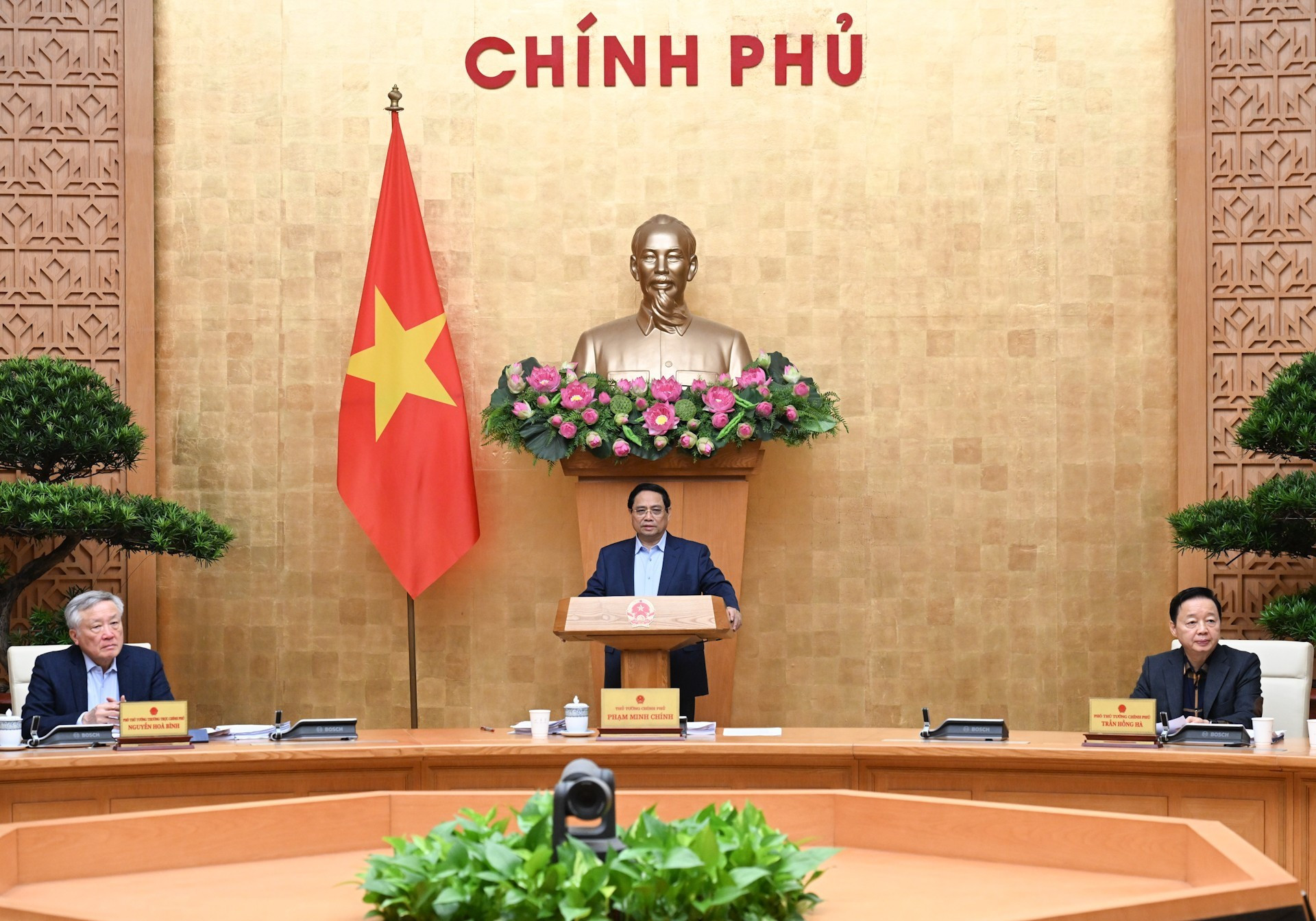 [Foto] Reunión temática sobre decretos relacionados con el Centro Financiero Internacional en Vietnam