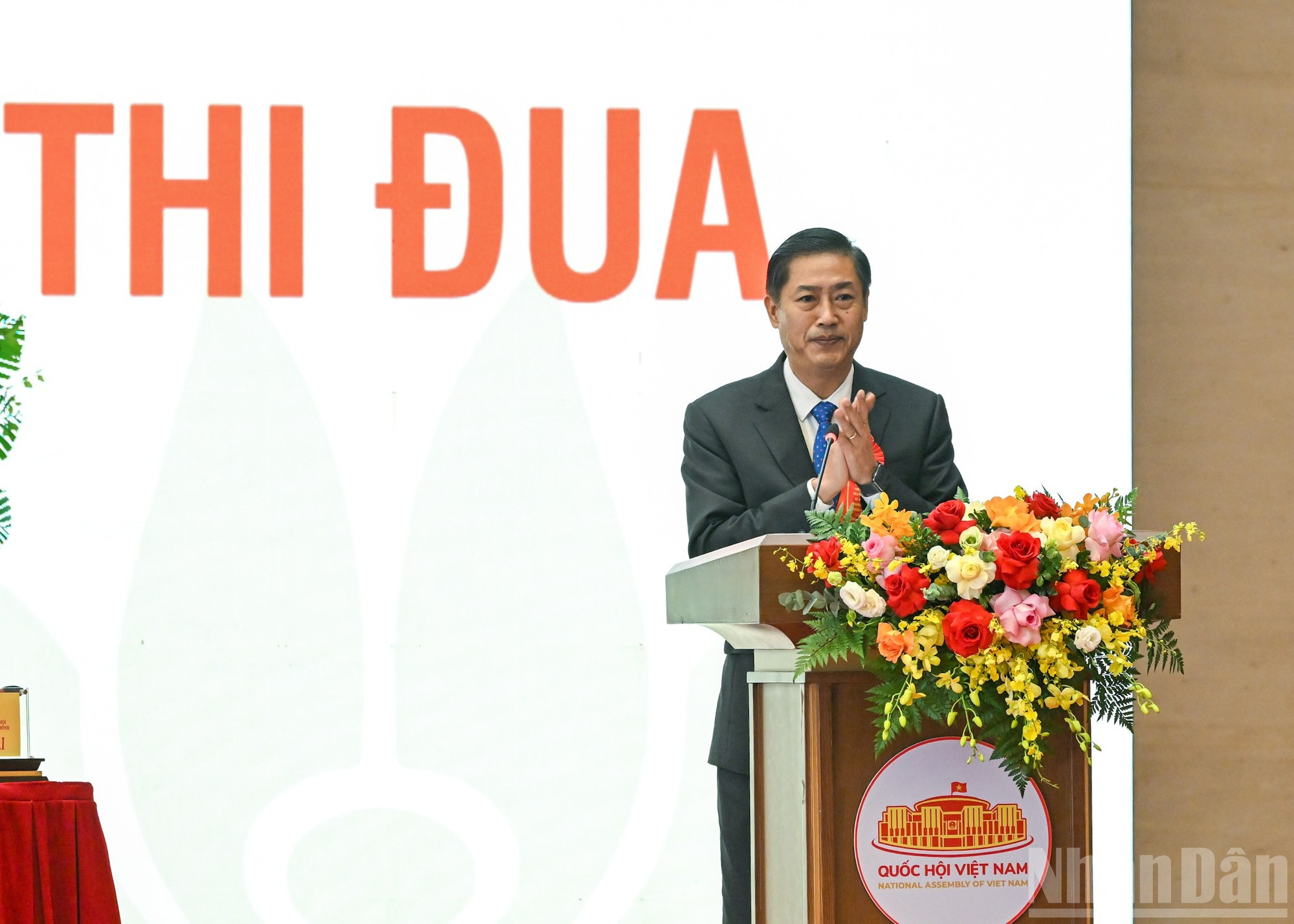 Nguyen Huu Dong, jefe de la Comisión de Asuntos de los Diputados de la Asamblea Nacional, habla en el evento.