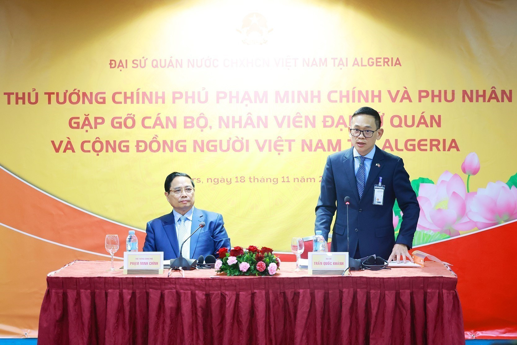 El embajador vietnamita en Argelia, Tran Quoc Khanh, habla en la cita.