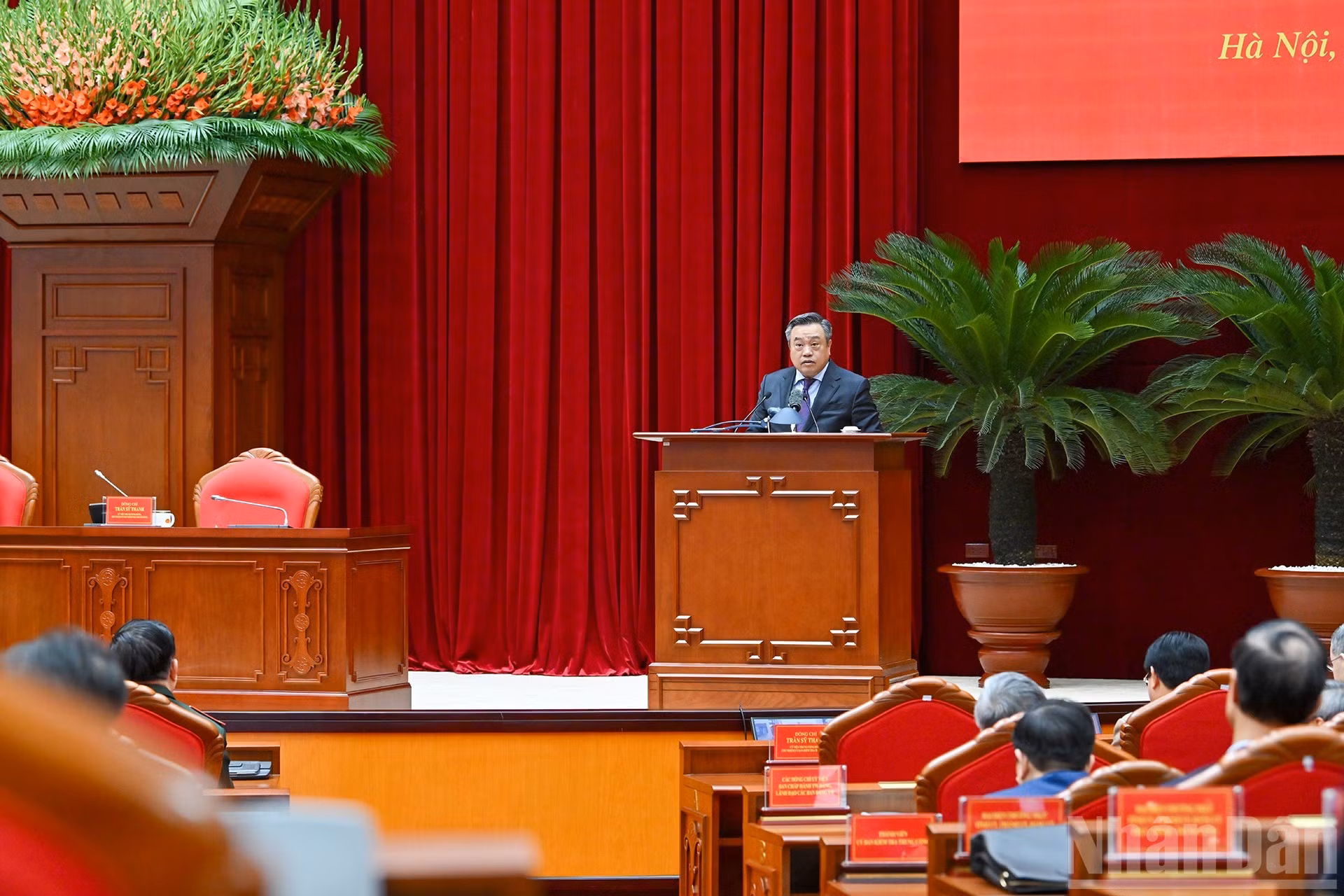 El miembro del Comité Central del PCV jefe de su Comisión de Inspección Disciplinaria, Tran Sy Thanh, habla en la conferencia.