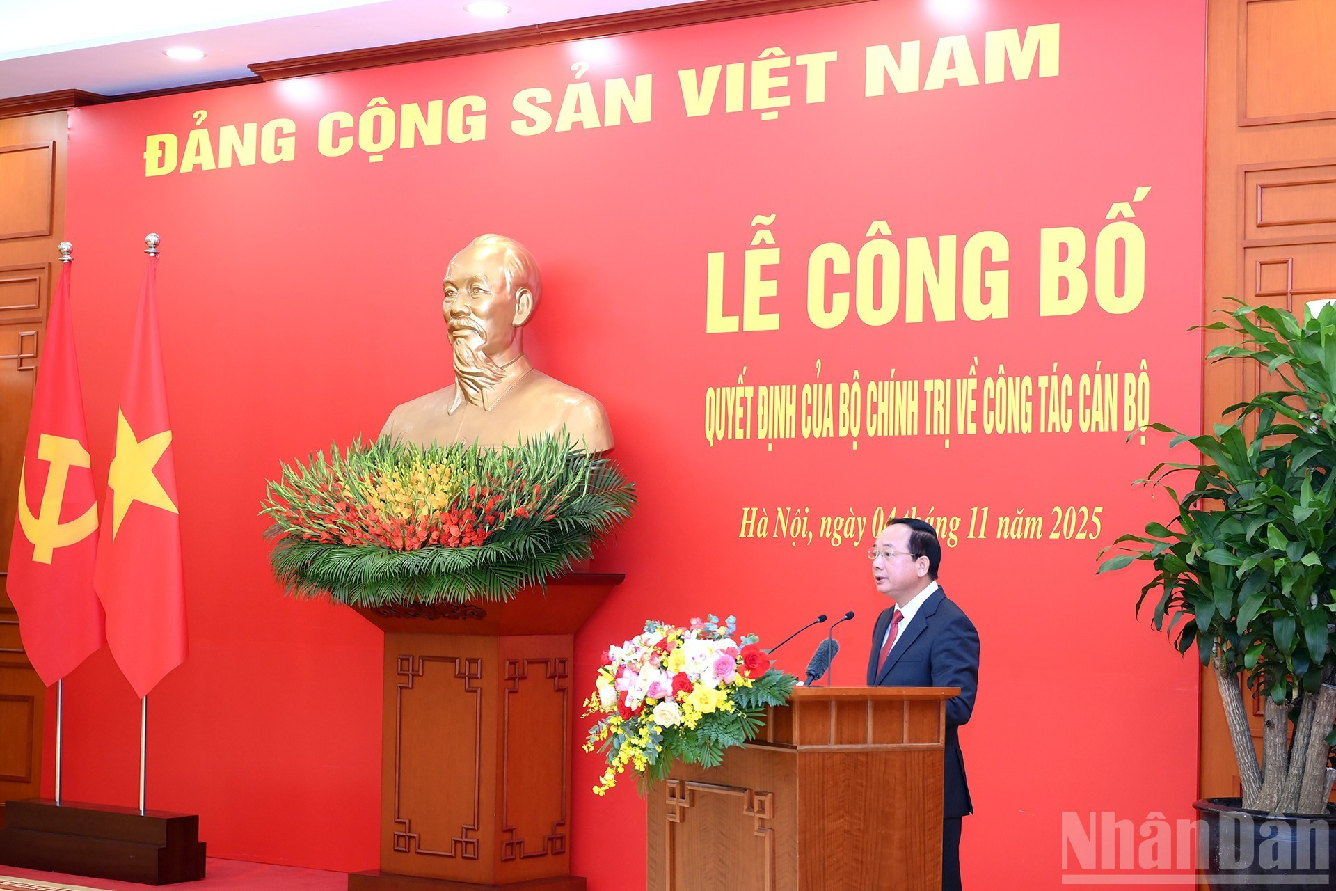 Trinh Van Quyet, jefe de la Comisión de Propaganda y Movilización de Masas del Comité Central del PCV, habla en el evento.