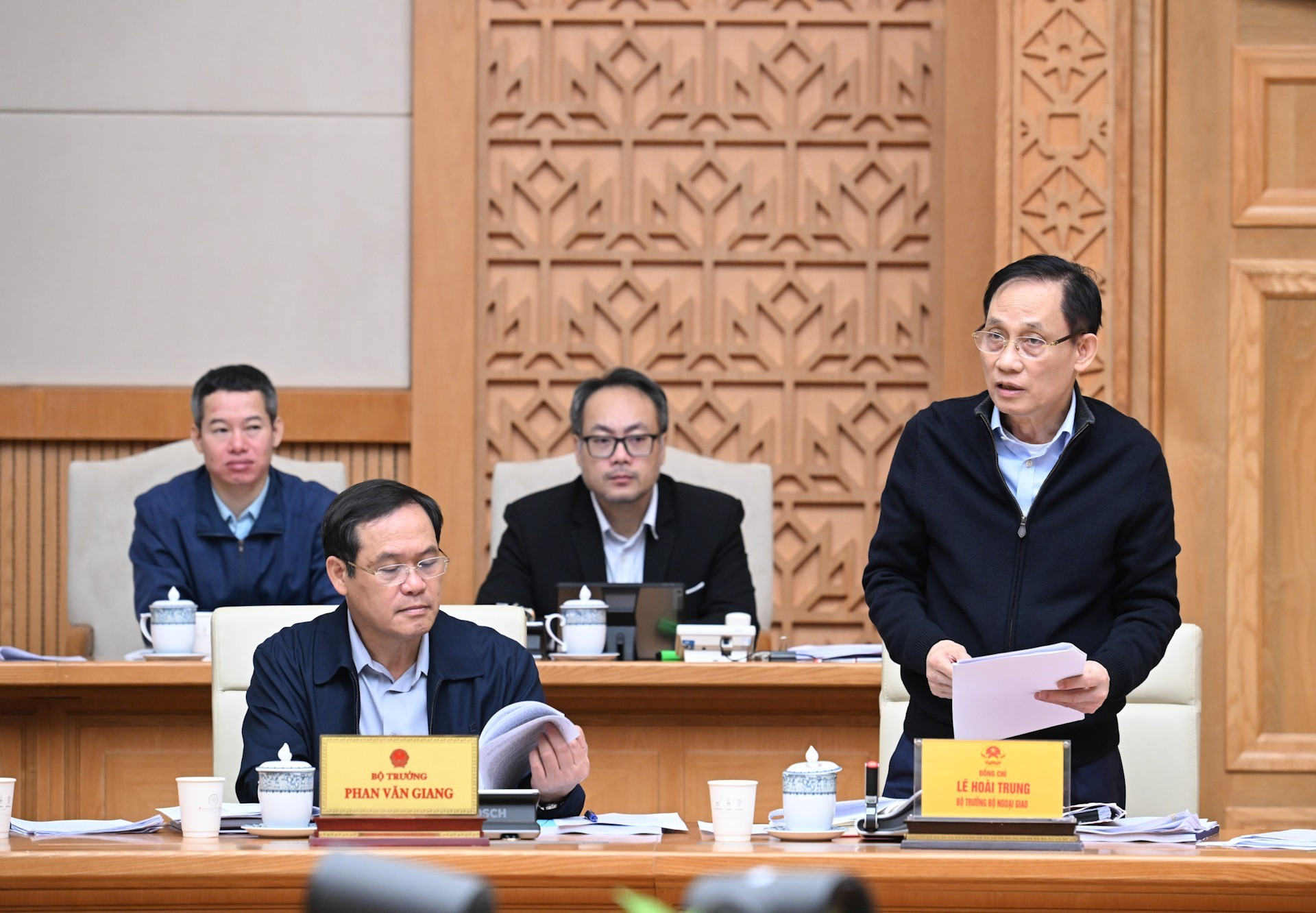El ministro de Relaciones Exteriores, Le Hoai Trung, toma la palabra en el evento.