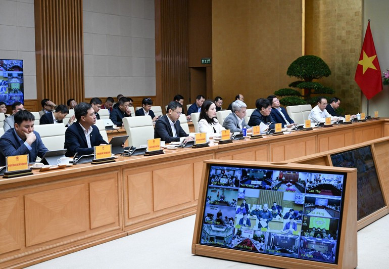 La reunión se lleva a cabo de forma presencial en la sede del Gobierno y se conecta en línea con las 21 provincias y ciudades costeras.