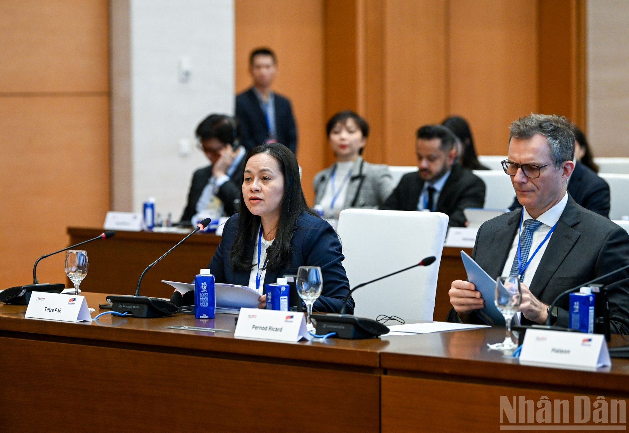 Representante de la compañía Tetra Pak en la recepción.