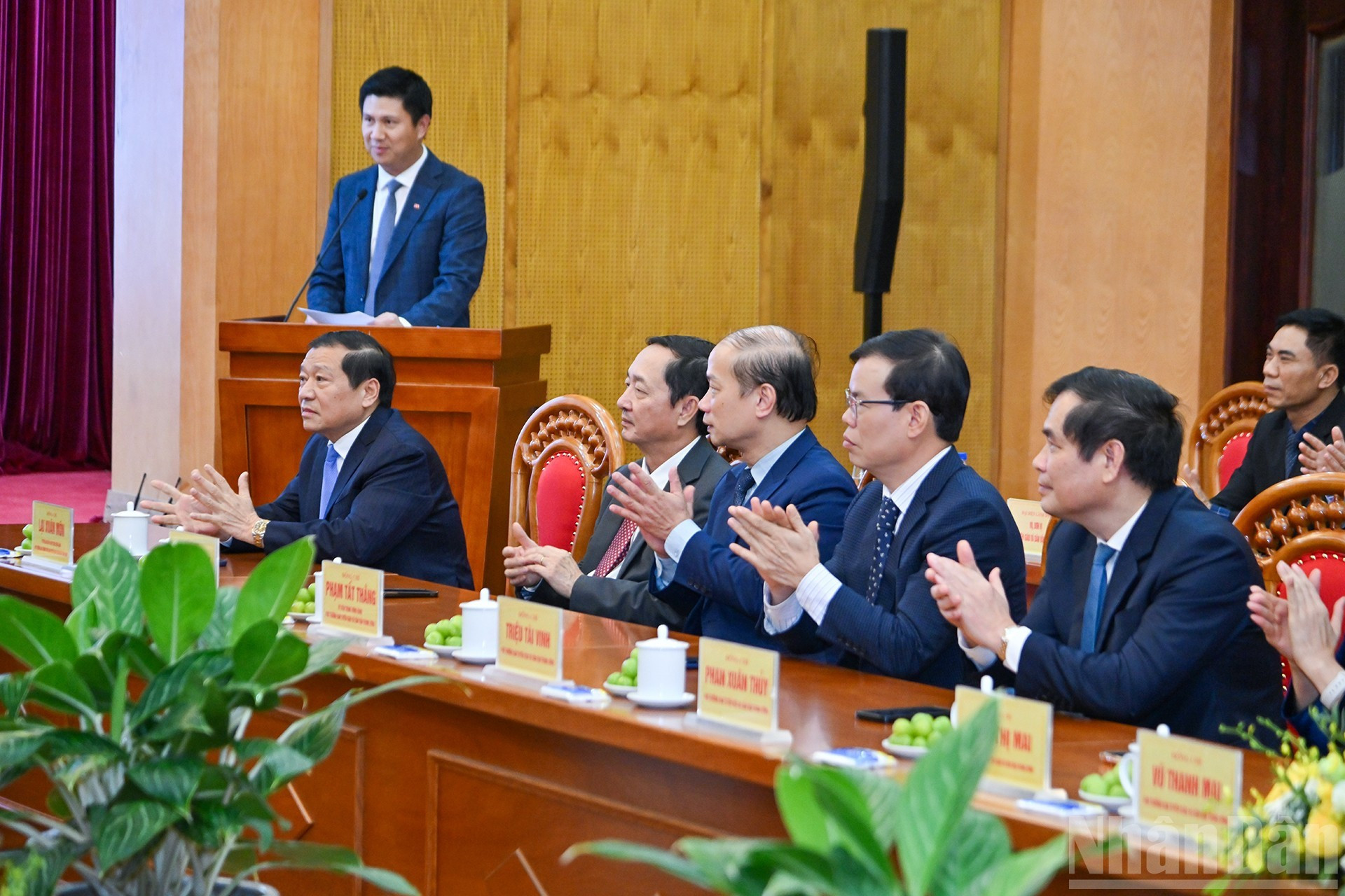 Miembros de la Comisión de Propaganda y Movilización de Masas del Comité Central del PCV.