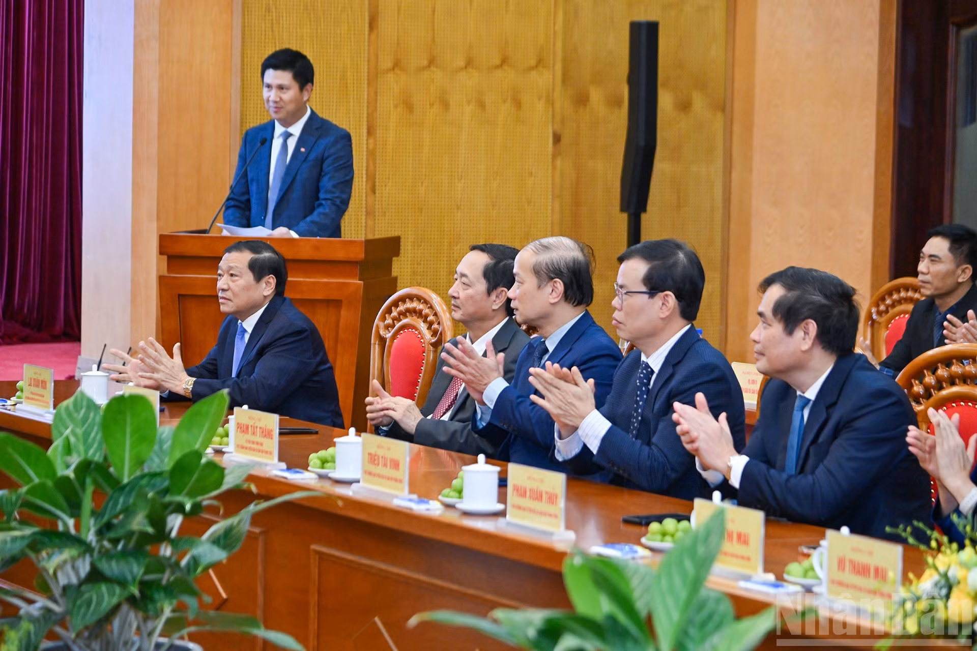 Miembros de la Comisión de Propaganda y Movilización de Masas del Comité Central del PCV.