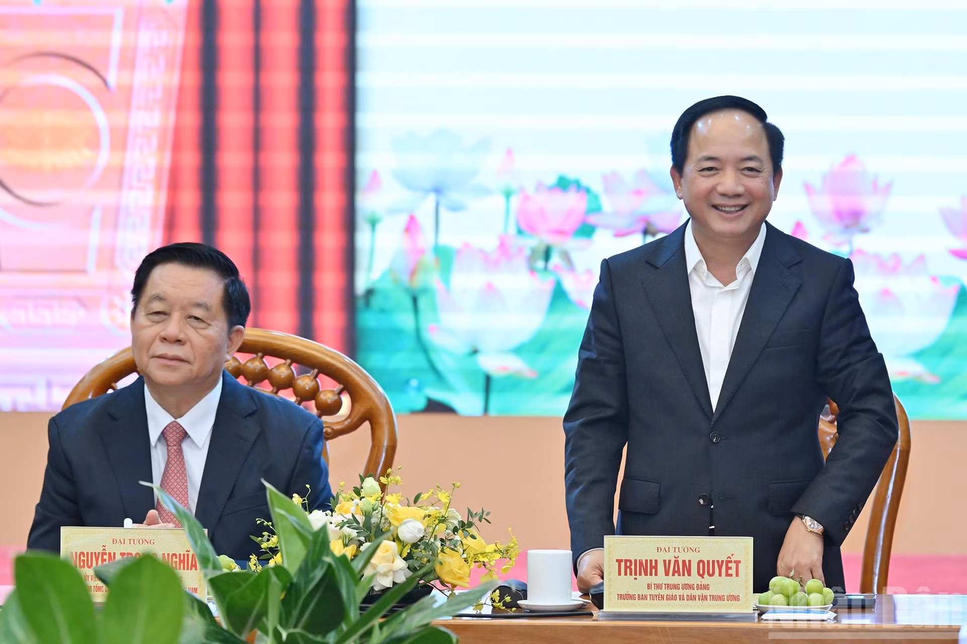 Van Quyet interviene en la reunión.