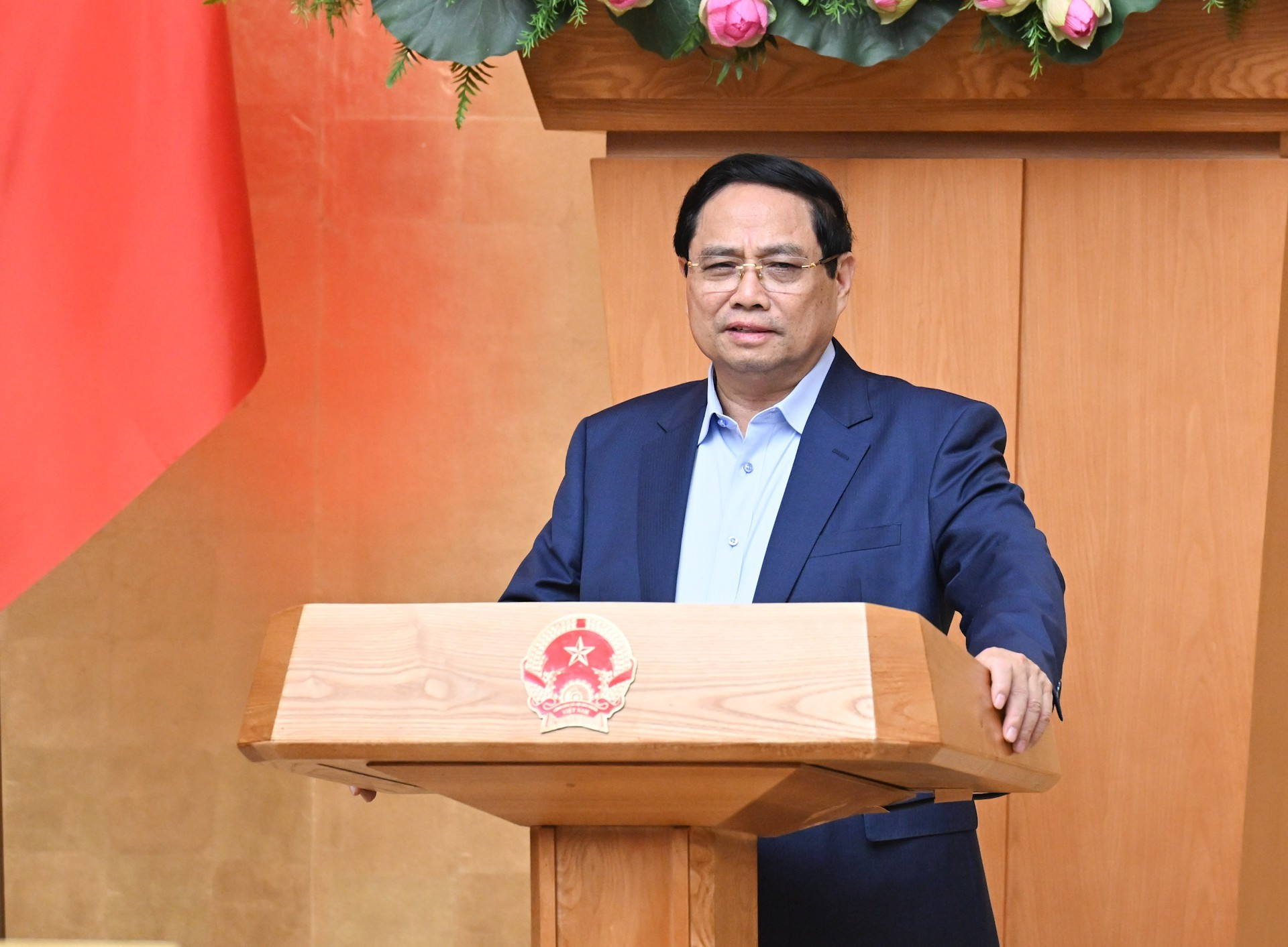 El primer ministro de Vietnam, Pham Minh Chinh, habla en el evento.