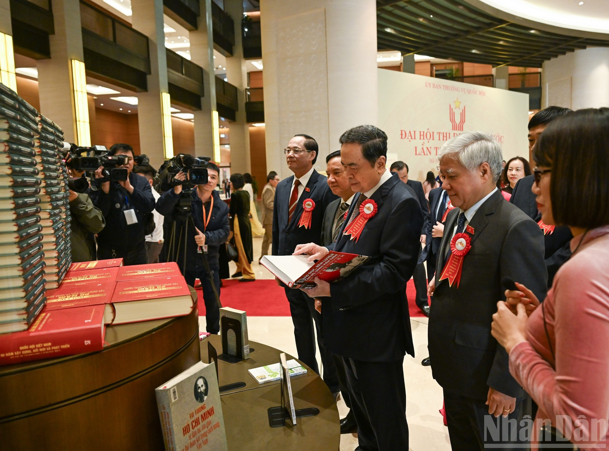 Thanh Man visita la exposición.