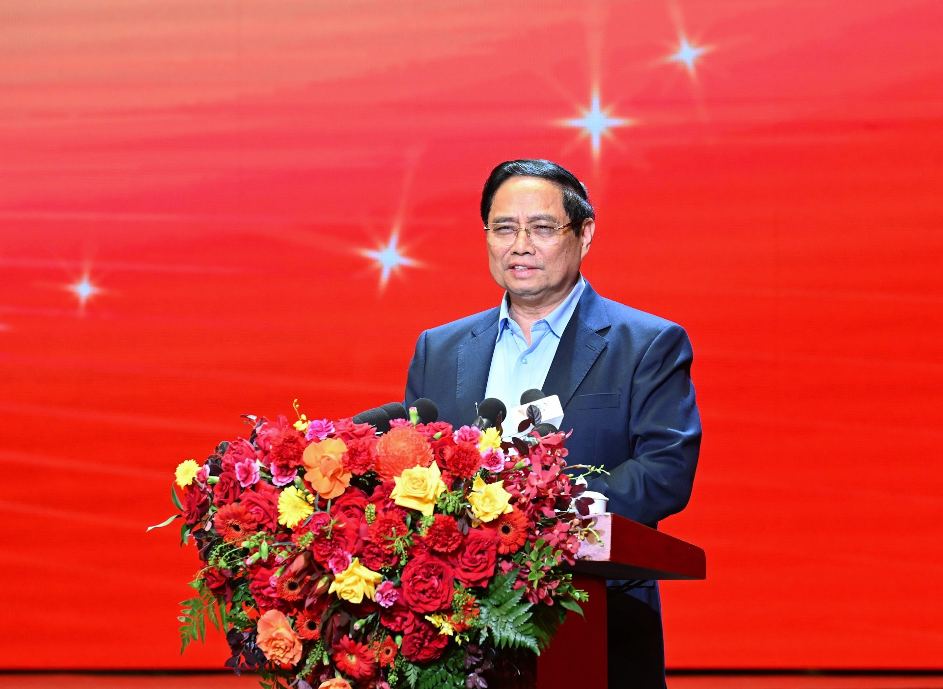 Minh Chinh interviene en la cita.